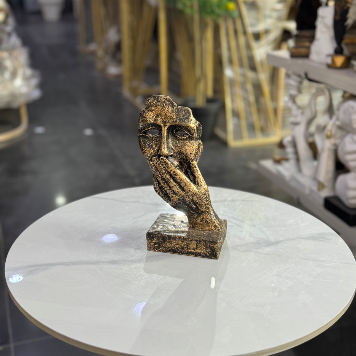 Golden Thinking Face Sculpture – Modern Table Decor