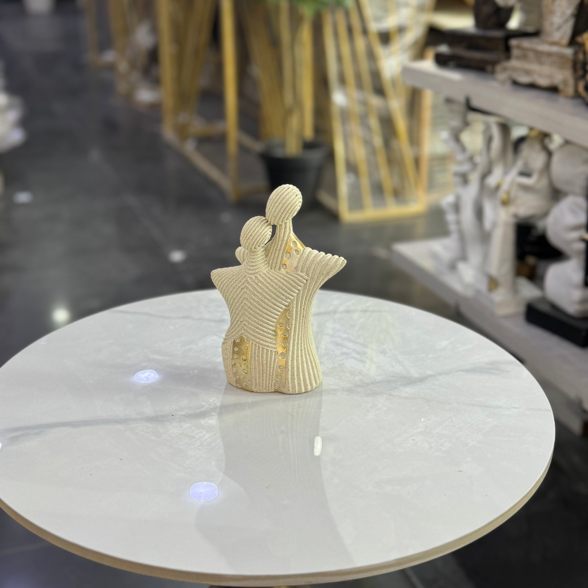 Eternal Bond Couple Sculpture – Elegant Love & Family Table Decor