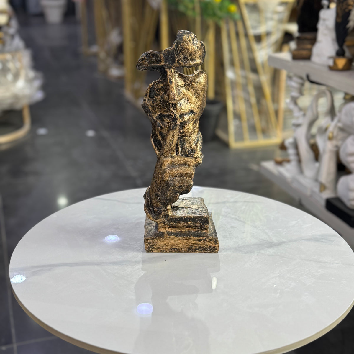 Golden Abstract Face Sculpture – Luxury Table Decor