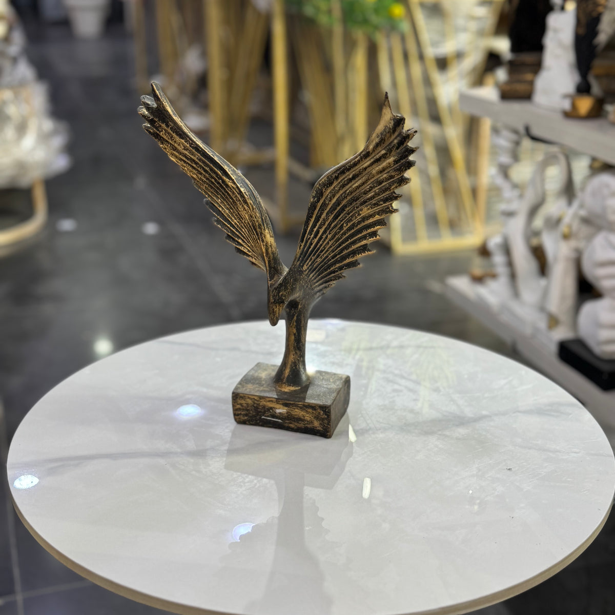 Majestic Eagle Sculpture – Antique Gold Table Decor