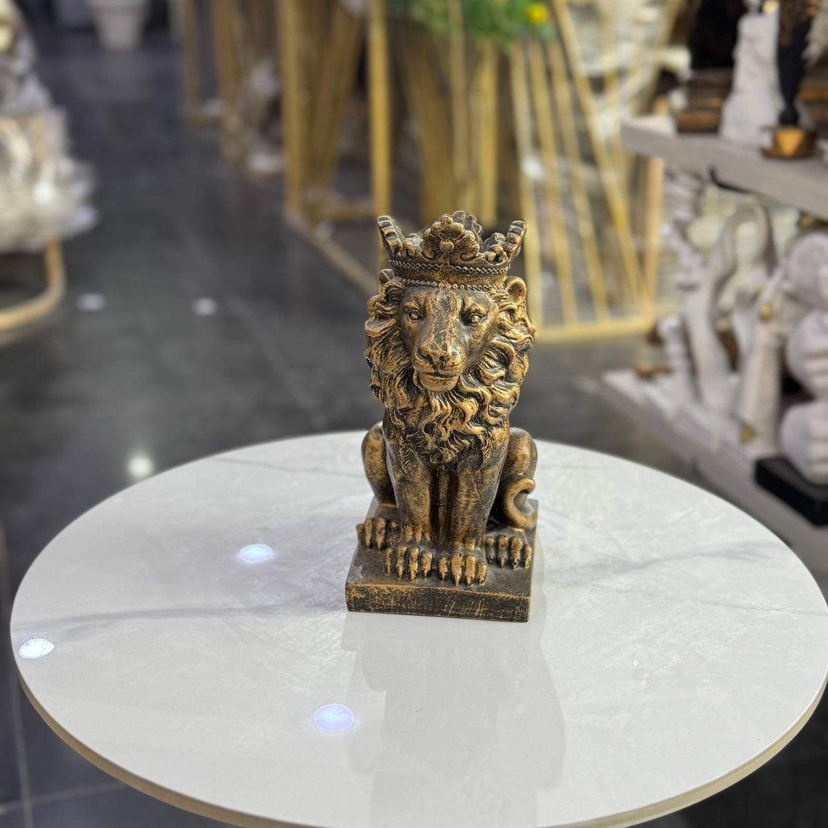 Golden Crown Lion Sculpture – Luxury Table Decor