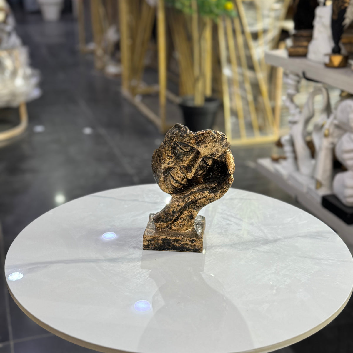 Golden Resting Face Sculpture – Modern Table Decor