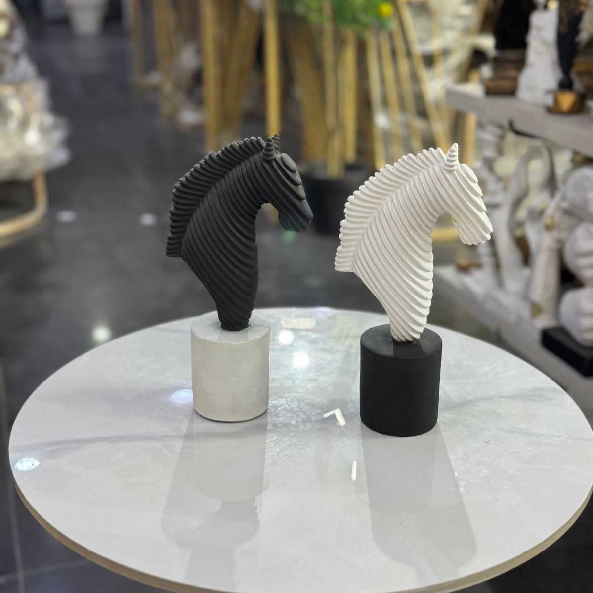 Black & White Horse Head Sculptures – Modern Table Decor