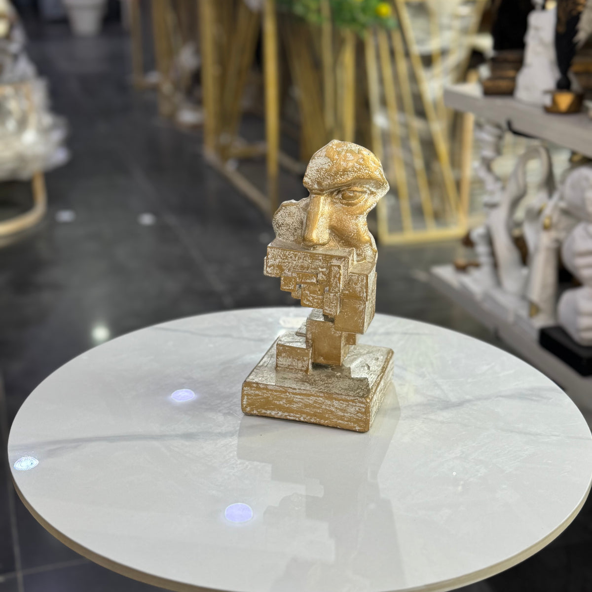 Golden Geometric Face Sculpture – Modern Table Decor