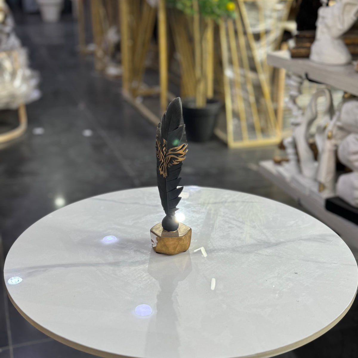 Royal Feather Sculpture – Black & Gold Table Decor